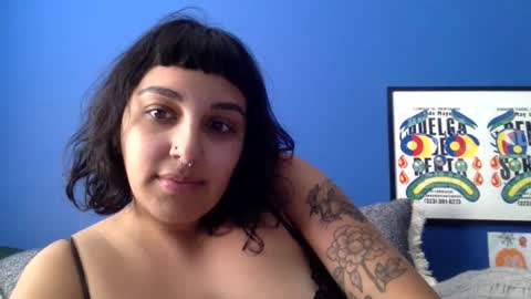 Snapshot of polymamii chatting on 02/14/26, 10:39 polymamii online show from 02/14/26, 10:39