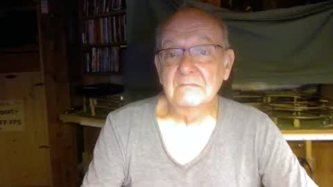 Snapshot of pomme1949 chatting on 01/16/25, 05:01 pomme1949 online show from 01/16/25, 05:01