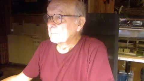 Snapshot of pomme1949 chatting on 09/21/25, 02:19 pomme1949 online show from 09/21/25, 02:19