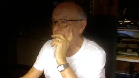 Snapshot of pomme1949 chatting on 12/15/25, 04:33 pomme1949 online show from 12/15/25, 04:33