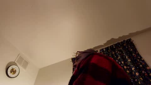 Snapshot of poobear53 chatting on 12/26/24, 02:55 Phil online show from 12/26/24, 02:55