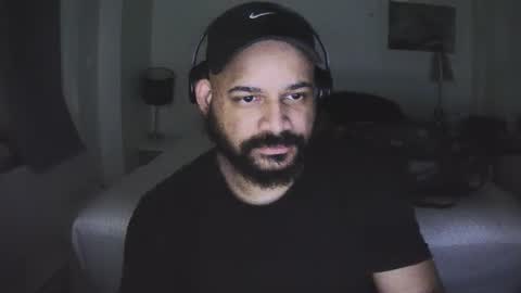 Snapshot of popfizzt chatting on 10/26/25, 04:18 popfizzt online show from 10/26/25, 04:18