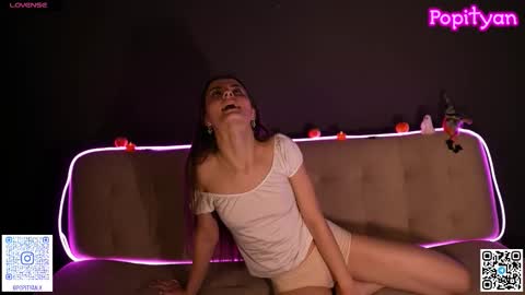 Snapshot of popityan chatting on 10/24/25, 04:53 Louise see you on December 1 at 2200 UTC3 online show from 10/24/25, 04:53