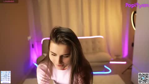 Snapshot of popityan chatting on 11/29/25, 04:37 Louise see you on December 1 at 2200 UTC3 online show from 11/29/25, 04:37