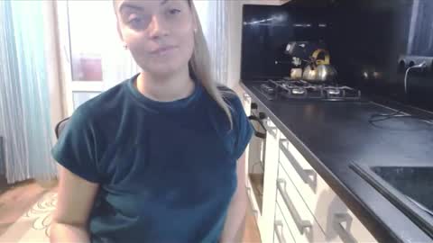 Snapshot of popkornmolli chatting on 11/10/25, 01:32 popkornmolli online show from 11/10/25, 01:32