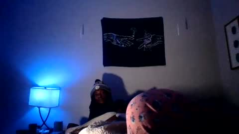 popoutmama online show from 12/31/24, 08:15