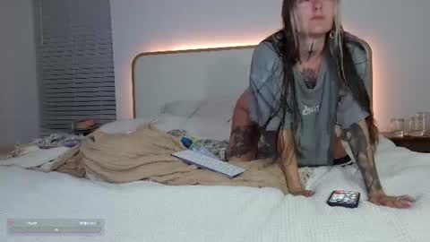 Snapshot of poppyquinn chatting on 06/16/26, 01:41 PoppyQuinn online show from 06/16/26, 01:41