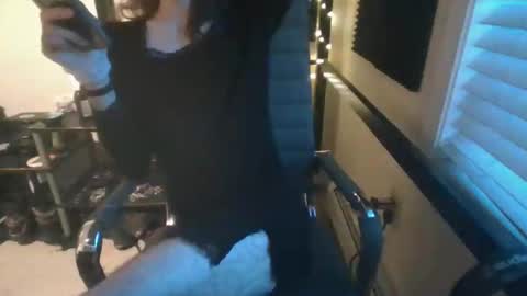 porcelain_tears01 online show from 10/22/25, 11:21