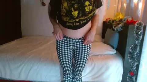 Snapshot of porcelainlux chatting on 01/04/25, 03:29 porcelainlux online show from 01/04/25, 03:29