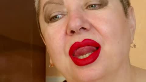 Snapshot of posh_lady chatting on 05/15/26, 09:16 LADY POSH online show from 05/15/26, 09:16