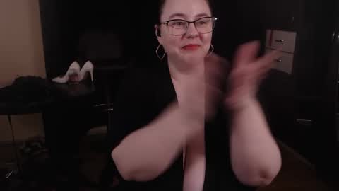 Snapshot of posh_mistress chatting on 03/08/25, 05:49 PoshMistres online show from 03/08/25, 05:49