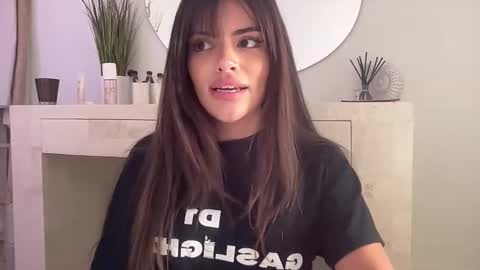 Selena online show from 10/22/25, 11:37