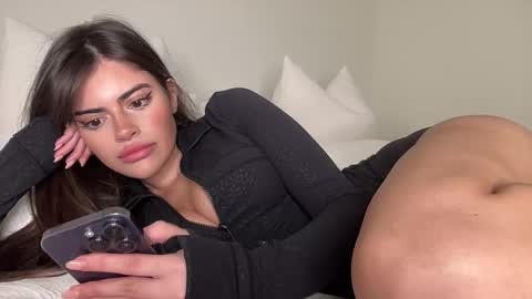 Selena online show from 03/17/26, 11:08