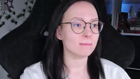 Snapshot of power_robynn chatting on 11/15/25, 04:36 Robyn online show from 11/15/25, 04:36