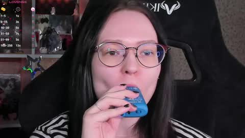 Robyn online show from 04/18/26, 02:21