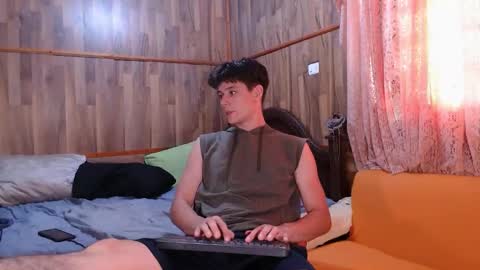 Snapshot of powertwinky chatting on 12/18/24, 07:52 chris independent  online show from 12/18/24, 07:52