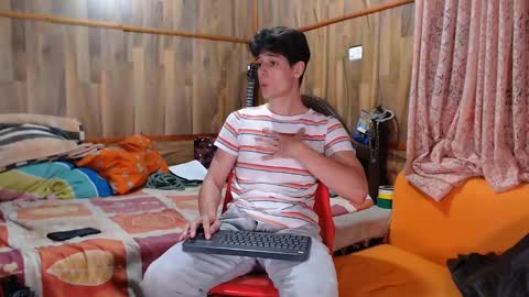 Snapshot of powertwinky chatting on 02/11/25, 01:20 chris independent  online show from 02/11/25, 01:20