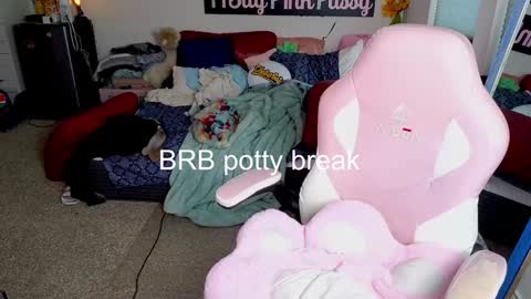 Snapshot of pr3ttyp1nkpussy chatting on 12/22/25, 02:03 Evangeline Eva Darling online show from 12/22/25, 02:03