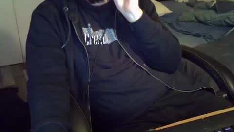 Snapshot of pralg chatting on 11/23/25, 07:35 pralg online show from 11/23/25, 07:35