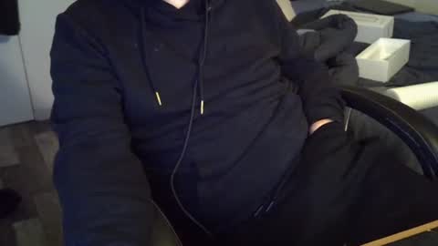 Snapshot of pralg chatting on 11/29/25, 12:08 pralg online show from 11/29/25, 12:08