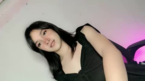 precious_laura18 online show from 06/08/26, 01:11