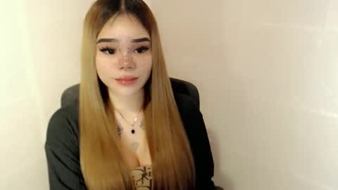Snapshot of preciousangel69xxx chatting on 04/25/26, 02:58 MAXXINE online show from 04/25/26, 02:58