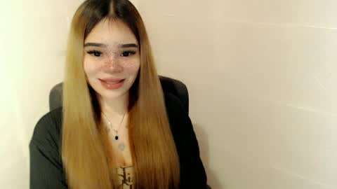 Snapshot of preciousangel69xxx chatting on 05/16/26, 12:04 MAXXINE online show from 05/16/26, 12:04