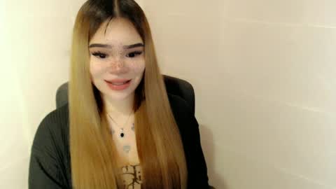 Snapshot of preciousangel69xxx chatting on 05/17/26, 01:36 MAXXINE online show from 05/17/26, 01:36