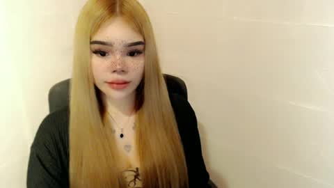 Snapshot of preciousangel69xxx chatting on 05/24/26, 02:27 MAXXINE online show from 05/24/26, 02:27