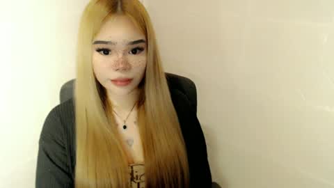 Snapshot of preciousangel69xxx chatting on 06/05/26, 10:54 MAXXINE online show from 06/05/26, 10:54