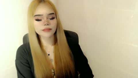 Snapshot of preciousangel69xxx chatting on 06/06/26, 09:25 MAXXINE online show from 06/06/26, 09:25