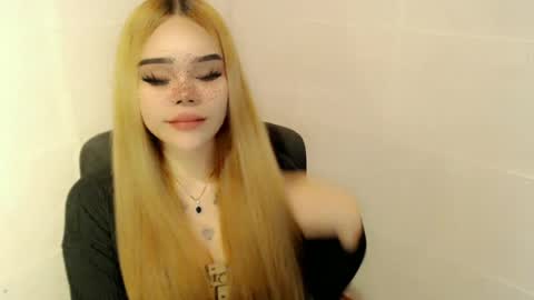 Snapshot of preciousangel69xxx chatting on 06/28/26, 01:00 MAXXINE online show from 06/28/26, 01:00