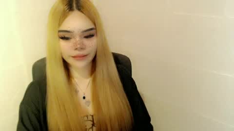 Snapshot of preciousangel69xxx chatting on 07/05/26, 03:02 MAXXINE online show from 07/05/26, 03:02