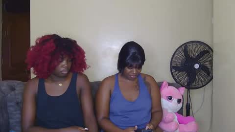 Snapshot of preetycookie chatting on 01/28/25, 03:57 Lilly online show from 01/28/25, 03:57