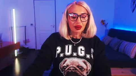 Snapshot of preggyhotmommy chatting on 12/14/24, 08:08 Victoria online show from 12/14/24, 08:08