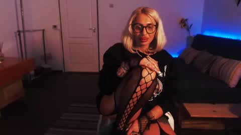 Snapshot of preggyhotmommy chatting on 12/14/24, 11:34 Victoria online show from 12/14/24, 11:34