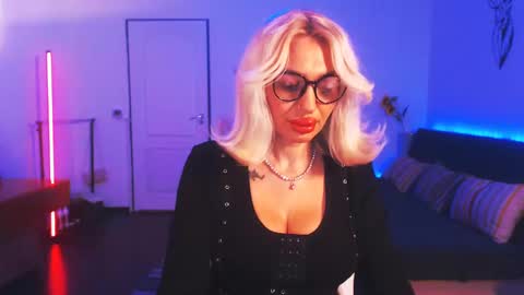 Snapshot of preggyhotmommy chatting on 12/30/24, 09:50 Victoria online show from 12/30/24, 09:50