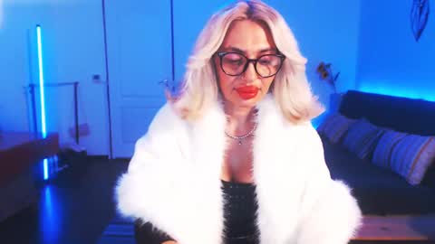 Snapshot of preggyhotmommy chatting on 12/31/24, 01:26 Victoria online show from 12/31/24, 01:26