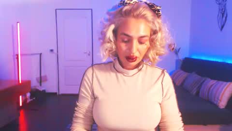 Snapshot of preggyhotmommy chatting on 01/07/25, 08:31 Victoria online show from 01/07/25, 08:31