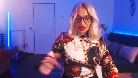 Snapshot of preggyhotmommy chatting on 01/11/25, 10:29 Victoria online show from 01/11/25, 10:29