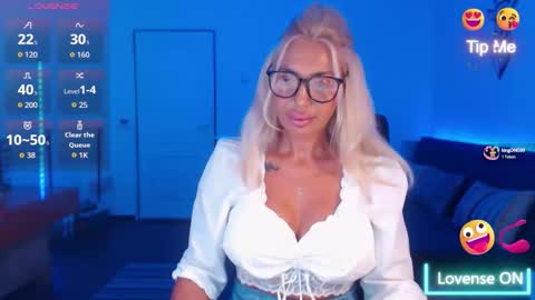 Snapshot of preggyhotmommy chatting on 09/13/25, 07:24 Victoria online show from 09/13/25, 07:24