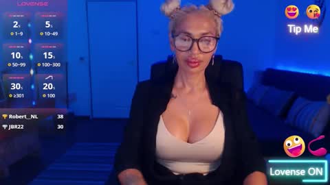 Snapshot of preggyhotmommy chatting on 09/19/25, 08:42 Victoria online show from 09/19/25, 08:42