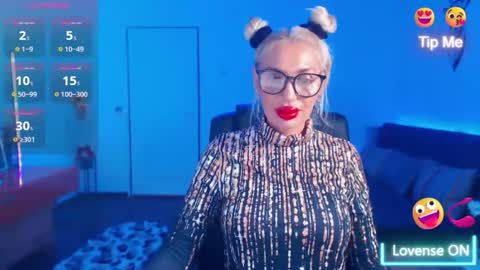 Victoria online show from 12/17/25, 07:31