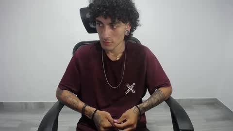 Plux online show from 02/23/25, 02:29