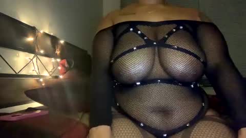 Snapshot of pretticold chatting on 12/29/24, 02:38 PrettiCold online show from 12/29/24, 02:38