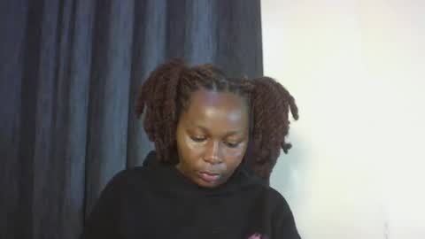 Snapshot of prettie_essy chatting on 12/16/25, 07:57 Essy online show from 12/16/25, 07:57