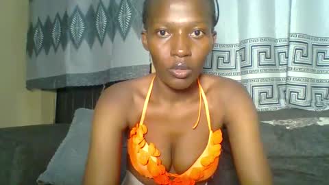 prettie_petitee online show from 02/04/26, 10:54