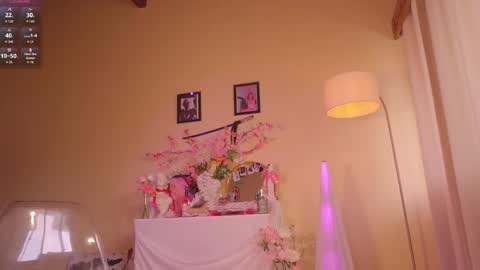 Nayrobi online show from 10/17/25, 03:14