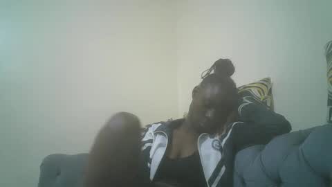 prettiest_doll online show from 12/17/25, 01:00