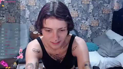 pretty_cristal22 online show from 06/15/26, 03:36